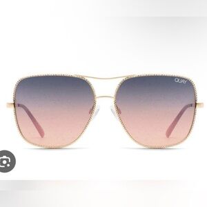 Quay Australia ✨ STOP AND STARE TWIST✨ Sunglasses